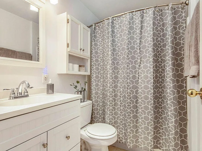 383 Elizabeth St — Photo 18