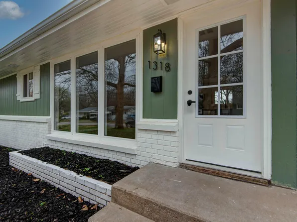1318 S Newton Avenue, Springfield, MO 65807