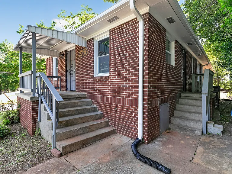 2036 McPherson Dr — Photo 16