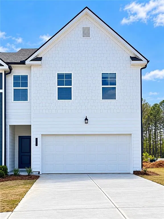 3 bed, 2.5 bath, 1743 sqft, $2,100 — Photo 2
