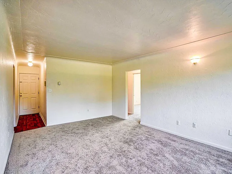 Royal Gardens Apartments — Photo 13