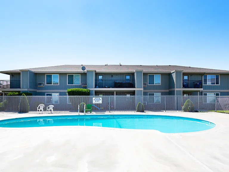 Hood Manor Apartments — Photo 17