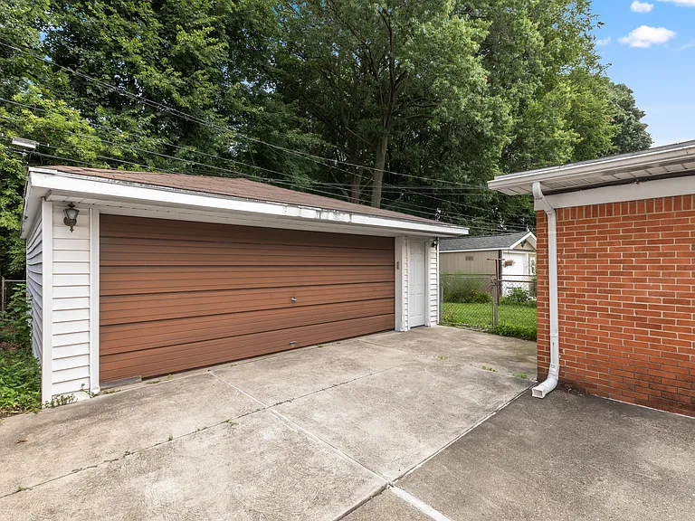 1333 Moulin Ave — Photo 19