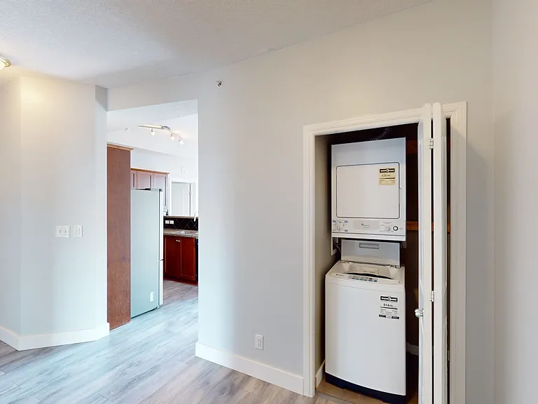 1053 10th St SW #812 — Photo 9