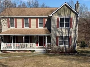 34 E Hill Rd, Cortlandt Manor, NY 10567
