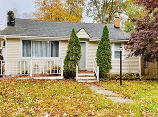 24 Oak St, Lake Grove, NY 11755