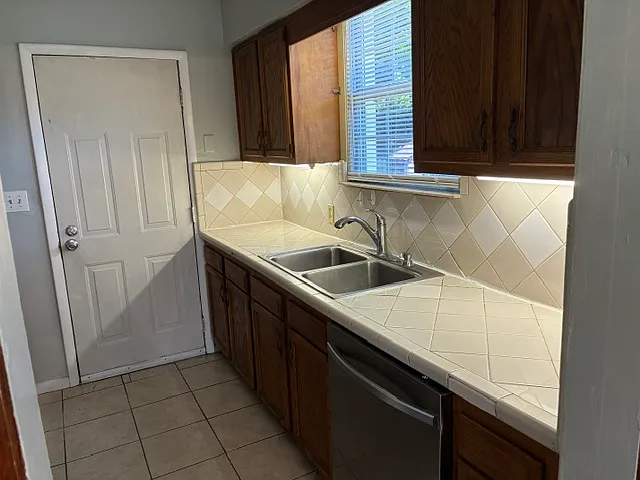 8034 Wakefield Ave — Photo 21