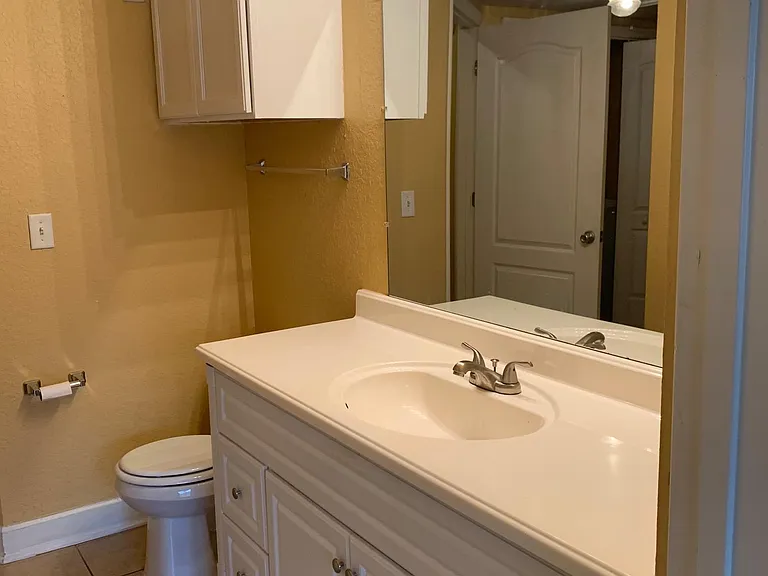 202 E South St #2040 — Photo 6