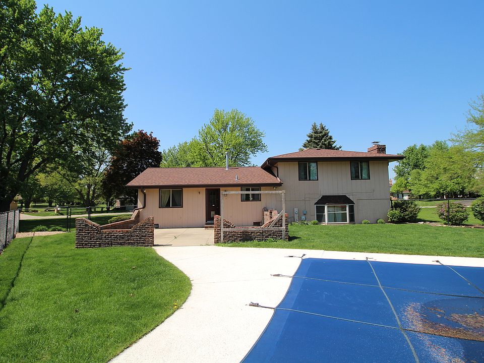 2nd image of 25111 W Catherine Dr