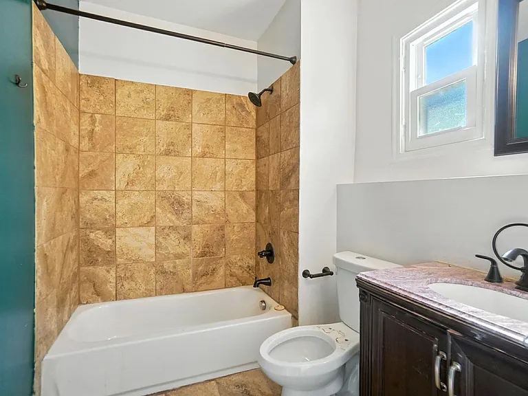 843 Overton St — Photo 21
