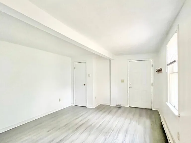 38 Sherman St - Lakefront Living, Right in the Heart of Burlington — Photo 10