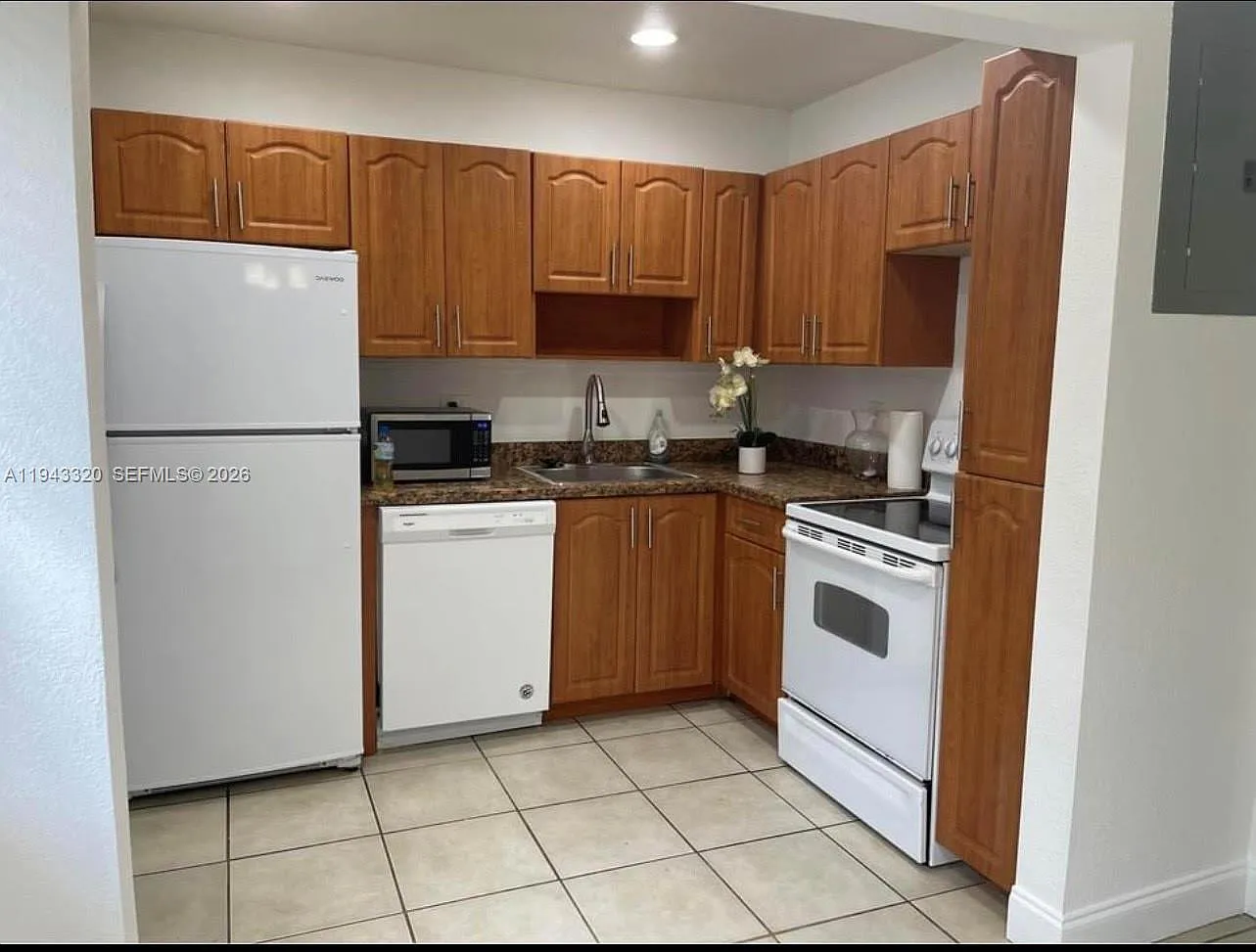 2 bed, 1.5 bath, 1000 sqft, $1,975 — Photo 2