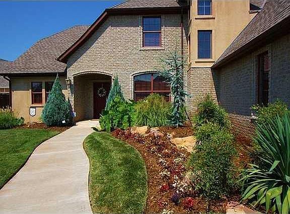 2nd image of 1025 W Camellia Way