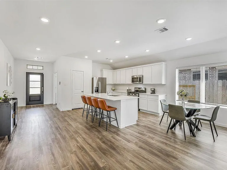 Stonebriar Dr — Photo 5
