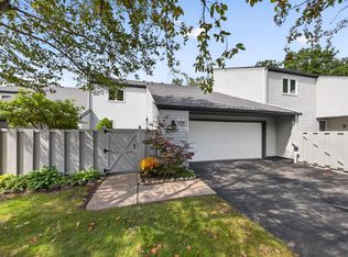 2828 Monte Vis, Brighton, MI 48114