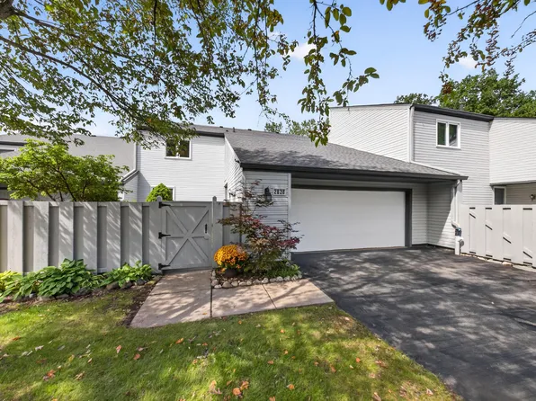 2828 Monte Vis, Brighton, MI 48114