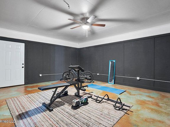 5th image of 2208 Popps Ferry Rd