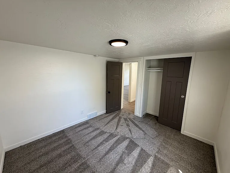 816 S 500 W — Photo 7