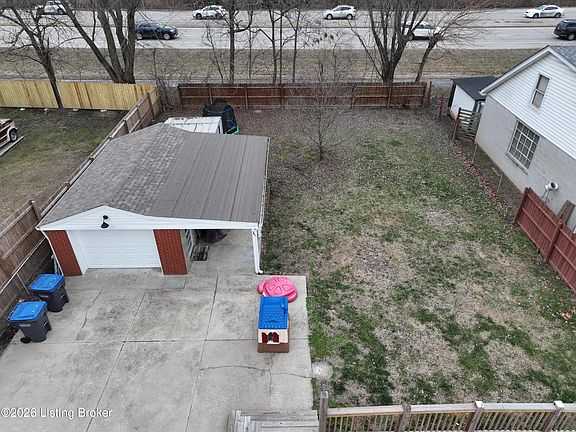 5th image of 1104 Lone Oak Ave