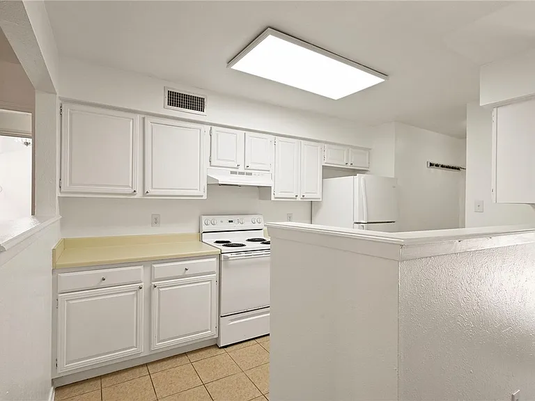 2800 Longmire Dr #9 — Photo 5
