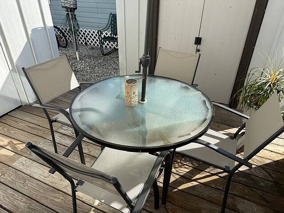 4th image of 9207 Bolton Ave #36