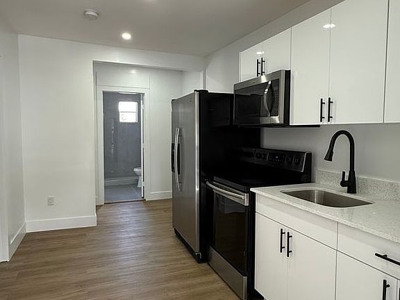 2nd image of 211 SW 10th Ave APT 4