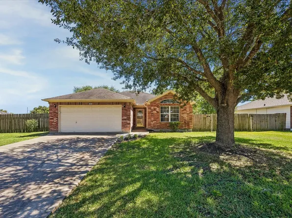 101 Willow Ct, Navasota, TX 77868