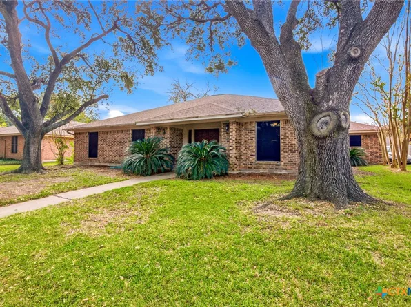203 Wilshire Dr, Victoria, TX 77904