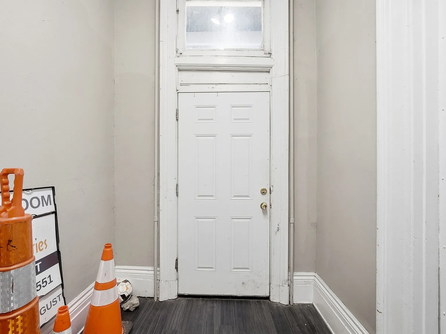 8 bed, 4032 sqft, $5,995 — Photo 3