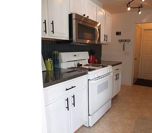 5th image of 562 Parkside Ln