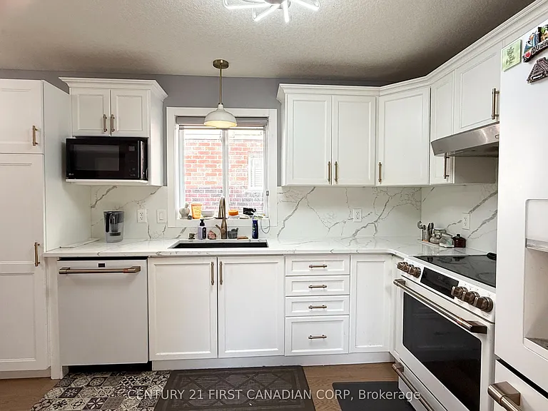197 Baxter St — Photo 8