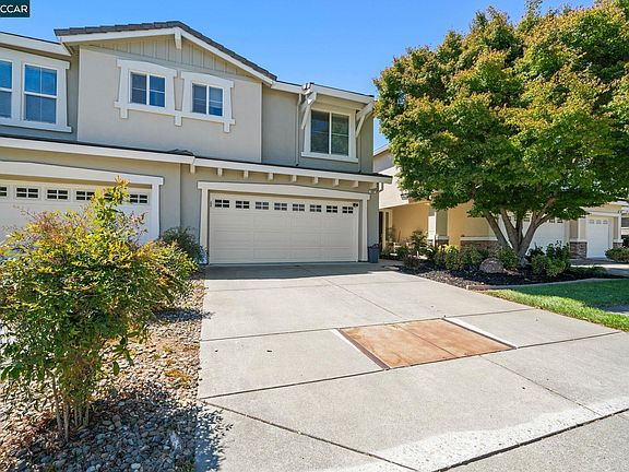 3rd image of 561 Loch Lomond Way