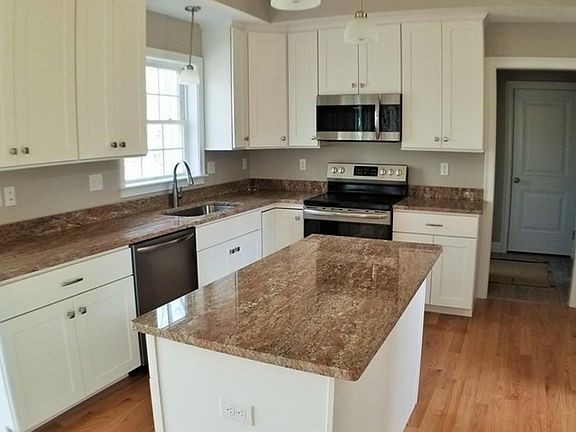 4th image of 4 Sorrento Ln