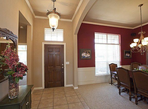 Inviting Entry withcrown moulding and graceful arch