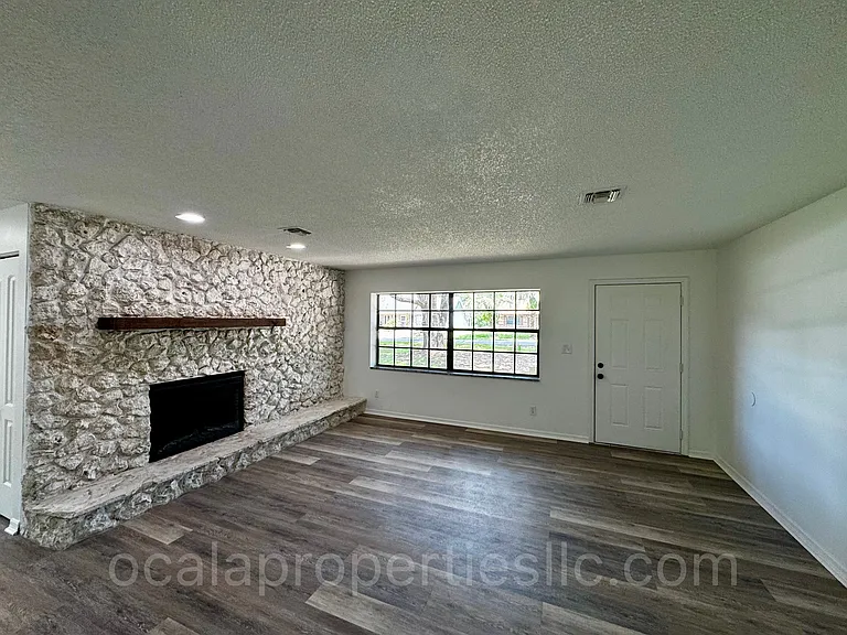 3380 NE 44th Pl — Photo 4