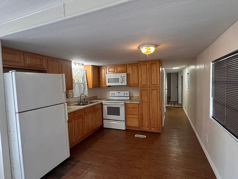 2522 Amberly Rd NE — Photo 11