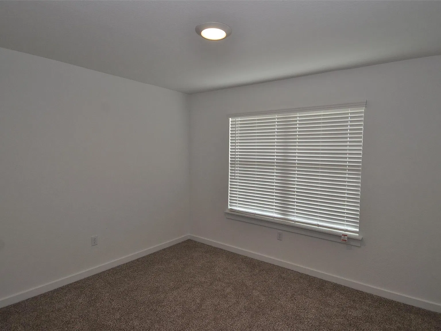 4 bed, 2.0 bath, 2080 sqft, $2,000 — Photo 4
