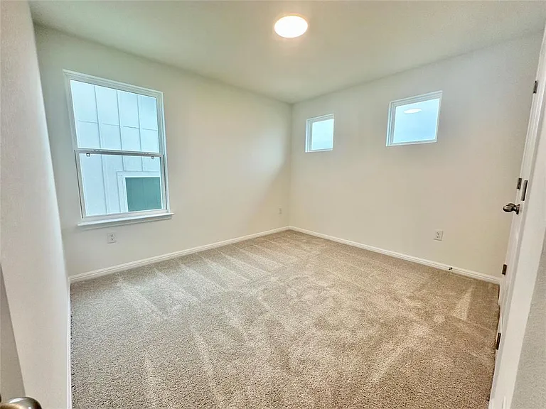 380 Young St — Photo 18