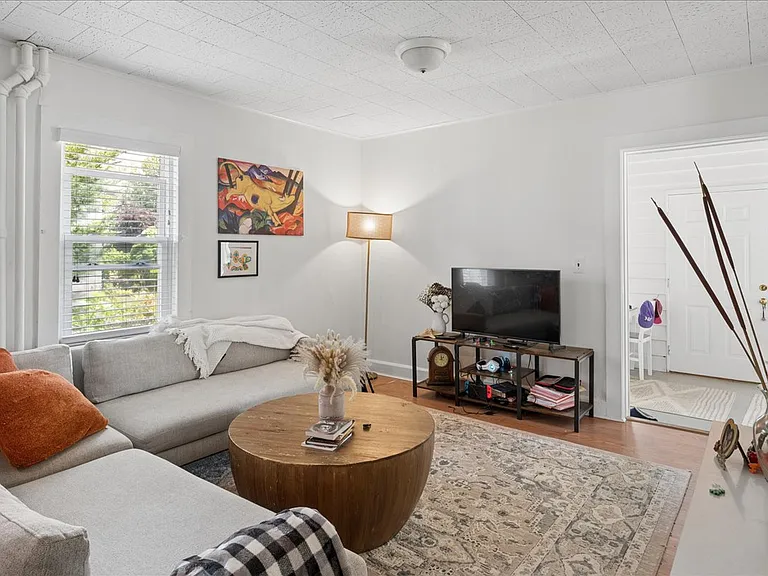 31 Armourvilla Ave — Photo 4