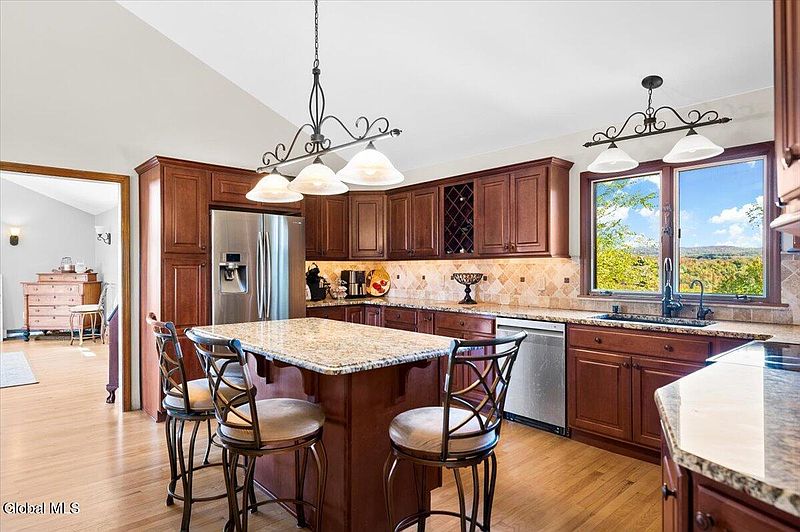 5th image of 109 Gilchrist Hill Road