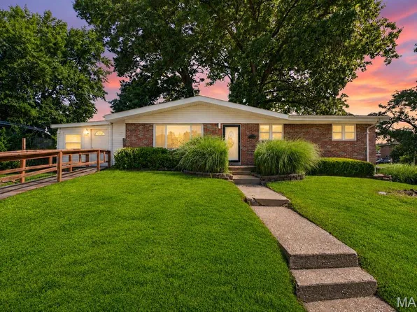 1723 Gulf Dr, Saint Louis, MO 63130