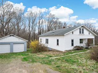 280 Oak Hill Rd, Candler, NC 28715