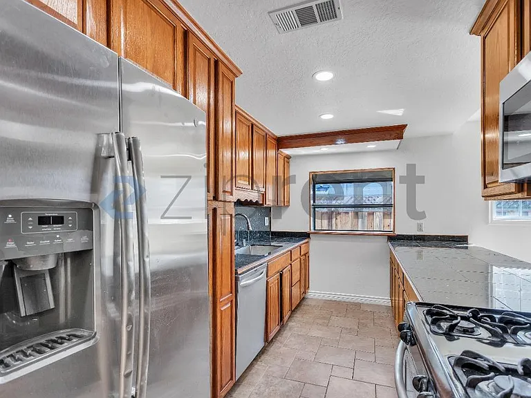 4562 Angeles Ave — Photo 10