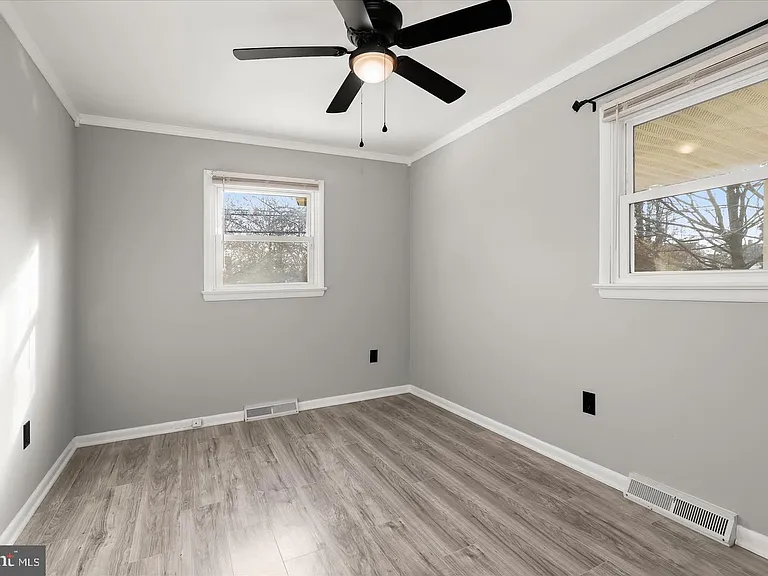 517 Winters Ln — Photo 19