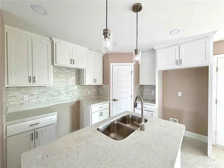 3409 Elmira Ave — Photo 6