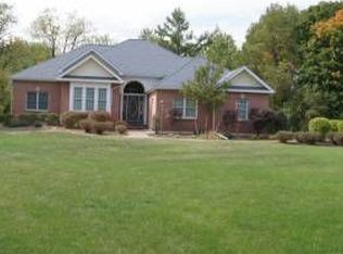 18 Brookhaven Ln, East Greenbush, NY 12061