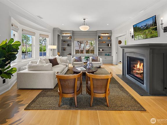 3rd image of 3033 27th Avenue W
