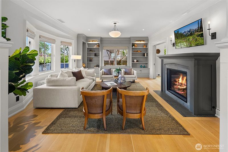 3rd image of 3033 27th Avenue W
