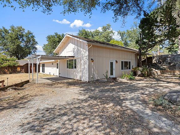 4th image of 1374 Orange Hill Ln