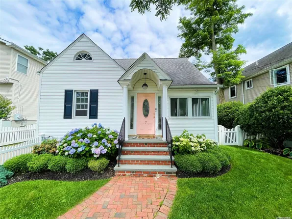 7 Franklin Avenue, Bayville, NY 11709